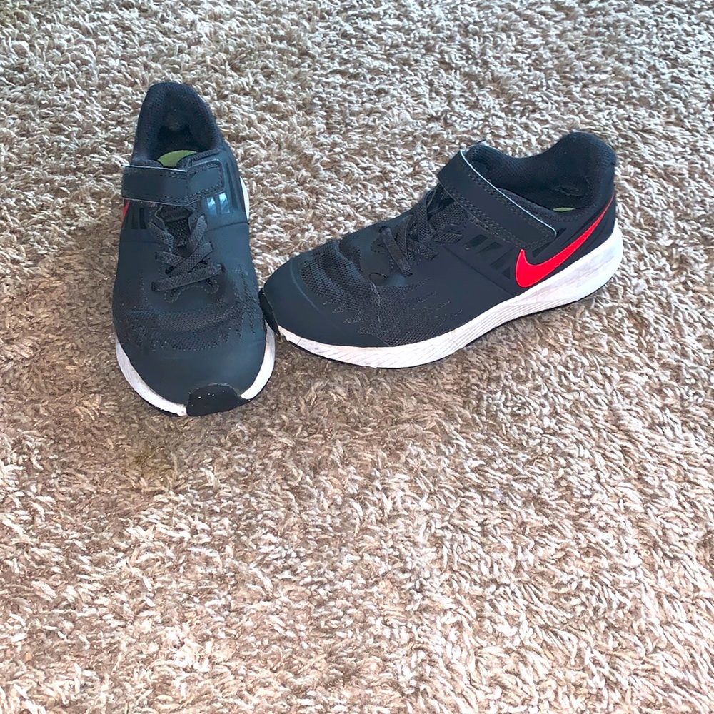 Boys Nike tennis shoes